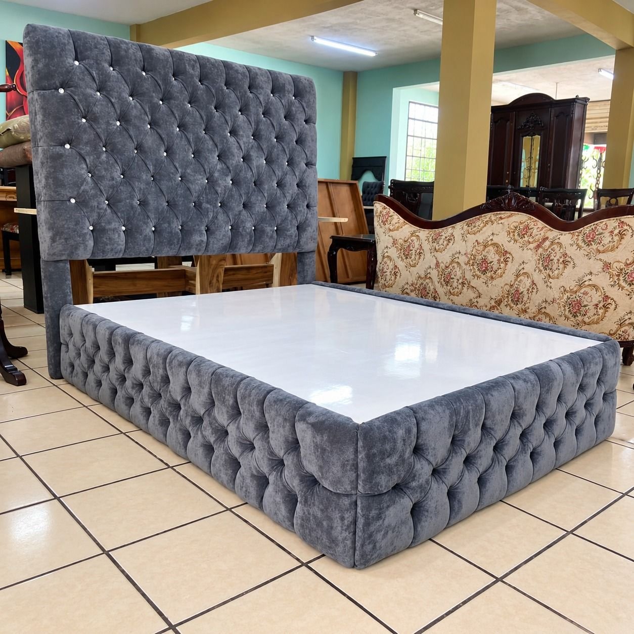 Cama capitonada gris con diamantes — recámaras de cedro hecho a mano, Muebles Breymar