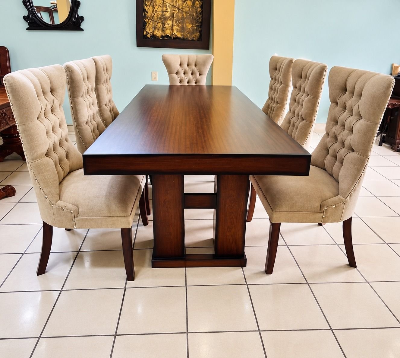 Comedor beige con tachuelas — comedores de cedro hecho a mano, Muebles Breymar