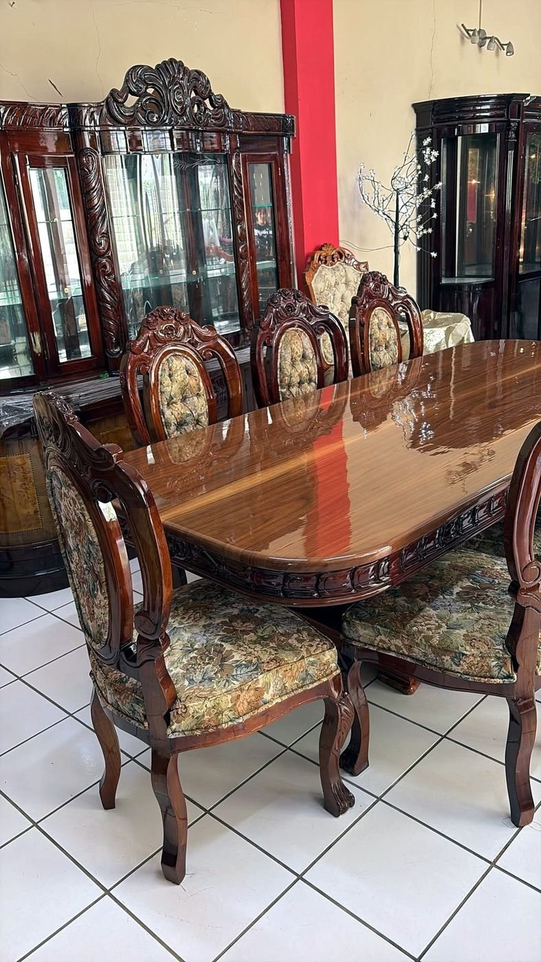 Comedor tallado clásico — comedores de cedro hecho a mano, Muebles Breymar