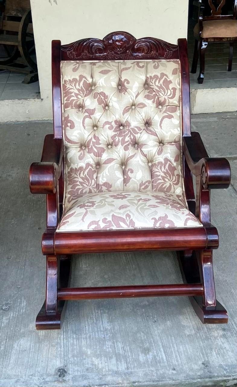 Mecedora floral beige y vino — mecedoras de cedro hecho a mano, Muebles Breymar