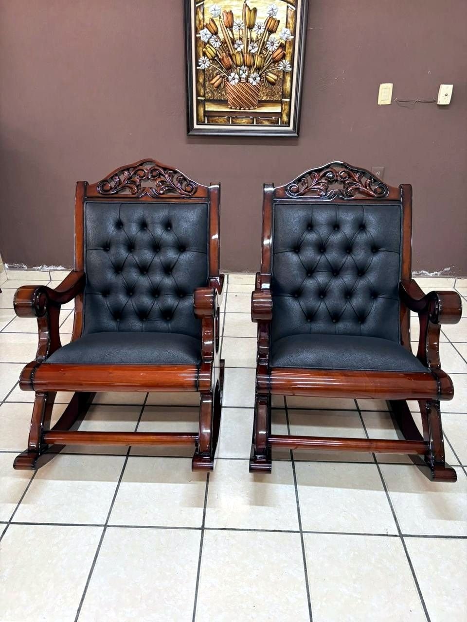Par de mecedoras talladas negras — mecedoras de cedro hecho a mano, Muebles Breymar