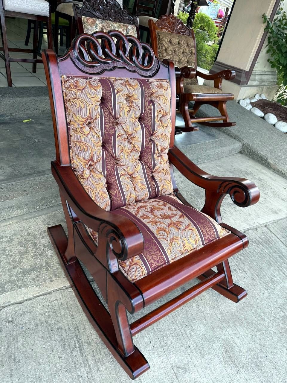Mecedora vino y dorado — mecedoras de cedro hecho a mano, Muebles Breymar