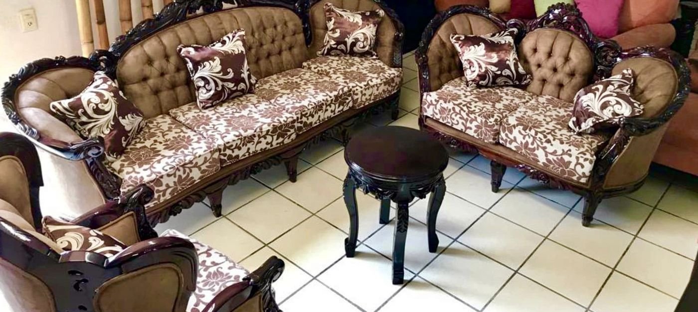 Sala tallada café floral — salas de cedro hecho a mano, Muebles Breymar
